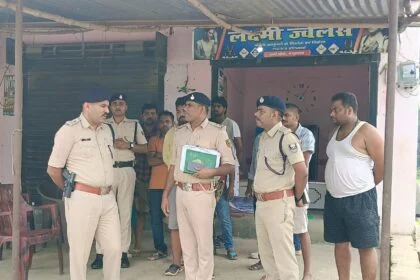 बछवाड़ा के रानी गांव में अज्ञात चोरों ने ज्वेलरी दुकान का शटर तोड़कर डेढ़ लाख का ज्वेलरी समेत नगद लेकर हुआ फरार 28