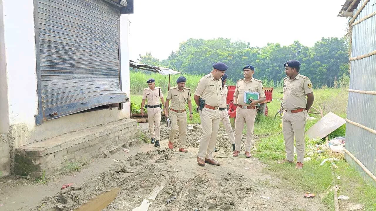 बछवाड़ा के रानी गांव में अज्ञात चोरों ने ज्वेलरी दुकान का शटर तोड़कर डेढ़ लाख का ज्वेलरी समेत नगद लेकर हुआ फरार 3