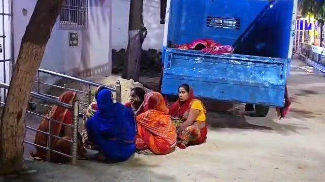 बेगूसराय में पति-पत्नी के बीच मामूली विवाद से नाराज पत्नी ने गले में फंदा लगाकर किया आत्महत्या 3