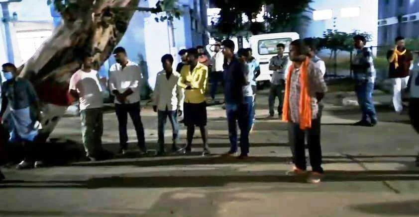 कैमूर में भीषण सड़क हादसे में अज्ञात वाहन की ठोकर से दो लोगो की मौत, दोनों अपने रिश्तेदार के निधन के पीड़ित परिजन में मिलकर लौट रहे थे 1