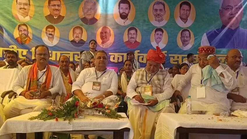 नालंदा विधानसभा में आयोजित एनडीए सम्मेलन में विजय चौधरी का विपक्ष पर हमला, कहा बहरूपिया ठगों से सावधान, नीतीश को कोई हाइजैक नहीं कर सकता 2