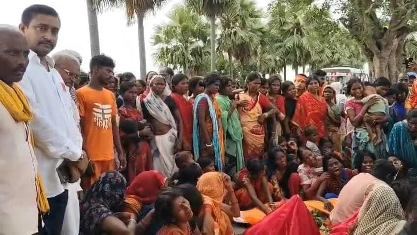 नालंदा: पंडारक रेलवे हॉल्ट के पास ट्रेन हादसा, ताड़ापर गांव के तीन की मौत, एक गंभीर,शव के गांव पहुंचते ही गमगीन हुआ माहौल 2