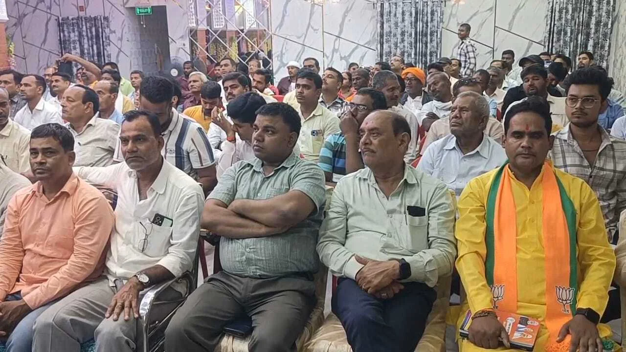 नालंदा: बिहारशरीफ में आयोजित जीएसटी बचत उत्सव में राष्ट्रीय व्यापारी कल्याण बोर्ड के अध्यक्ष सुनील जे.सिंघी ने केंद्र सरकार की नीतियों की सराहना की 3