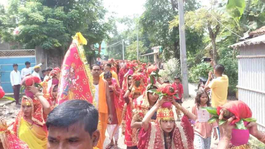 नवरात्र के पहले दिन वीरपुर में कलश यात्रा निकाली गई 1