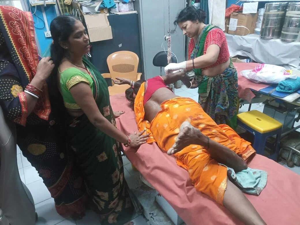 आर्टिका मारुती और टेम्पो की टक्कर म छह लोग जख्मी, घायल गंगा स्नान के लिए सिमरिया जा रहे थे   3