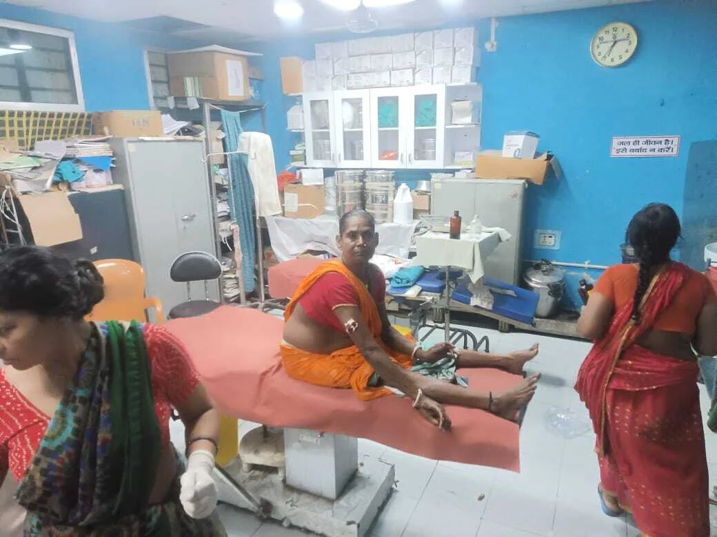 आर्टिका मारुती और टेम्पो की टक्कर म छह लोग जख्मी, घायल गंगा स्नान के लिए सिमरिया जा रहे थे   2