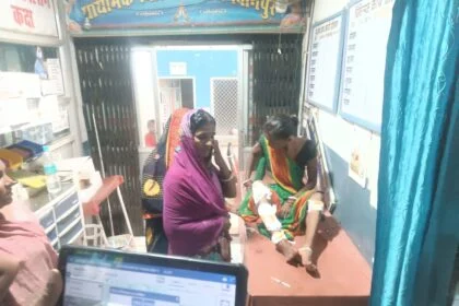 आर्टिका मारुती और टेम्पो की टक्कर म छह लोग जख्मी, घायल गंगा स्नान के लिए सिमरिया जा रहे थे   17