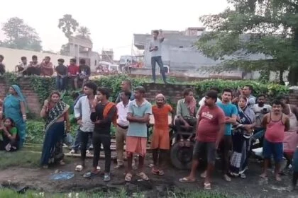 समस्तीपुर: अपराधियों ने दिनदहाड़े घर में घुसकर एक बुजुर्ग महिला की लूटपाट के बाद बेरहमी से किया हत्या, इलाके में फैली सनसनी 15