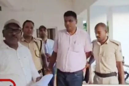 बेगूसराय में निगरानी विभाग की बड़ी कार्रवाई, सहकारिता प्रसार पदाधिकारी 10 हजार रुपये घूस लेते रंगे हाथ गिरफ्तार 15