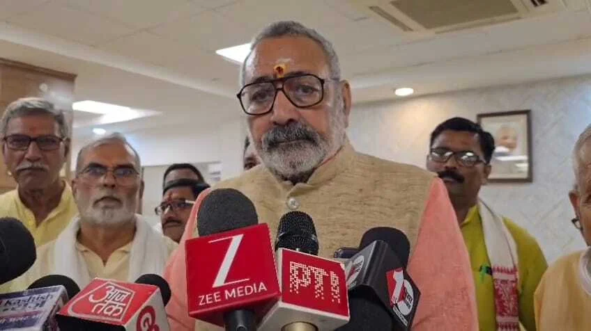 केंद्रीय मंत्री गिरिराज सिंह ने एक बार फिर तेजस्वी यादव पर किया हमला, कहा- तेजस्वी यादव जी से मैं निवेदन करूंगा कपूत को मां आशीर्वाद नहीं देते हैं 1