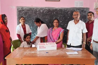 स्वस्थ नारी सशक्त परिवार अभियान के तहत 51 छात्राओं को दिया गया एचपीभी का टीका 14