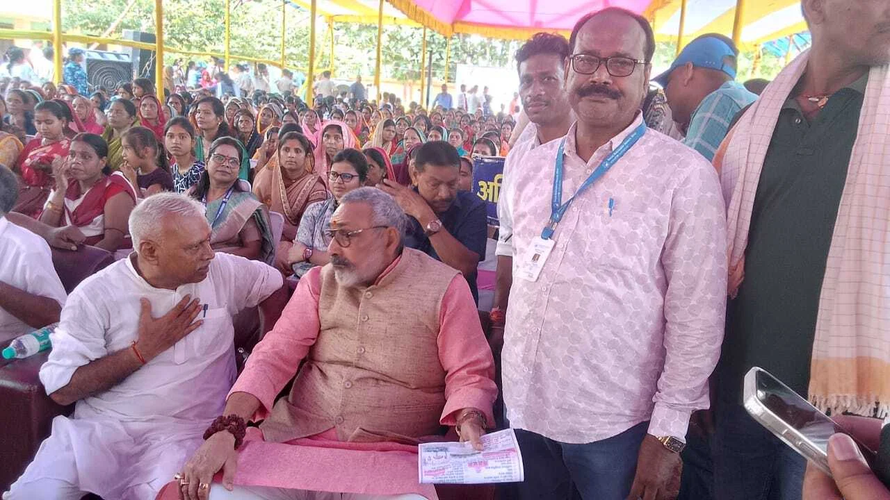 रक्त दान शिविर में एसएमसी यूनिसेफ राजेश कुमार सहित कई महत्वपूर्ण लोगों ने बढ़चढ़ कर लिया हिस्सा 4