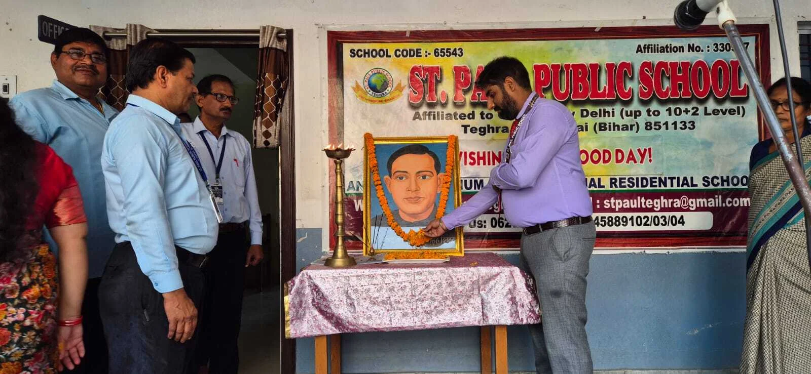 संत पॉल पब्लिक स्कूल तेघड़ा में हिंदी कविता के आत्मदीप्त राष्ट्रकवि रामधारी सिंह "दिनकर" की जयंती हर्षोल्लास के साथ मनाया गया 4