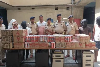 नालंदा: कचड़ा प्रबंधन गोदाम से भारी मात्रा में केन बीयर ( शराब ) बरामद, कुल 1364 लीटर बियर समेत एक वाहन जब्त 21