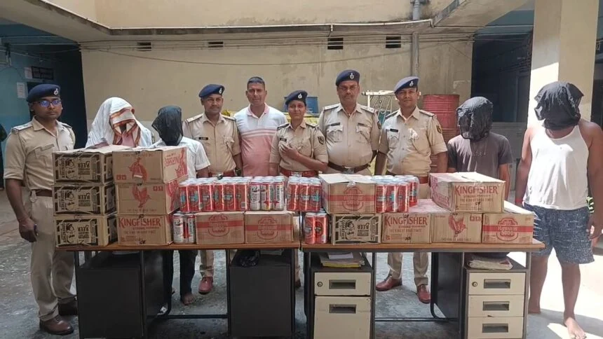 नालंदा: कचड़ा प्रबंधन गोदाम से भारी मात्रा में केन बीयर ( शराब ) बरामद, कुल 1364 लीटर बियर समेत एक वाहन जब्त 1