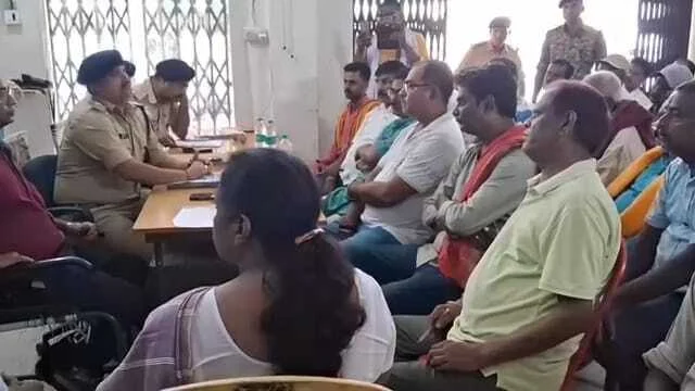 समस्तीपुर:नगर थाना परिसर में पुलिस पदाधिकारियों के साथ पूजा कमिटी सदस्यों और जनप्रतिनियो की बैठक आयोजित 2