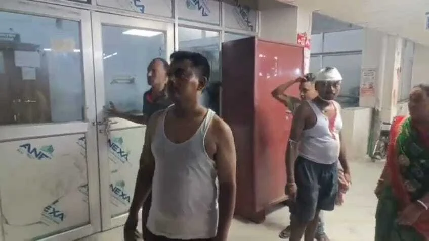 बेगूसराय में नाली का गंदा पानी बहाने से मना करने पर दबंगों ने घर में घुसकर पूरे परिवार को किया जमकर पिटाई 3