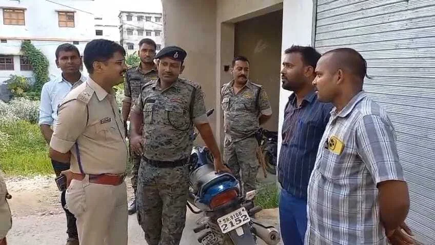 समस्तीपुर: अपराधियों ने दिनदहाड़े फाइनेंस कंपनी के कर्मी को पिस्टल का भय दिखाकर 95 हजार रुपये का किया लुट 1