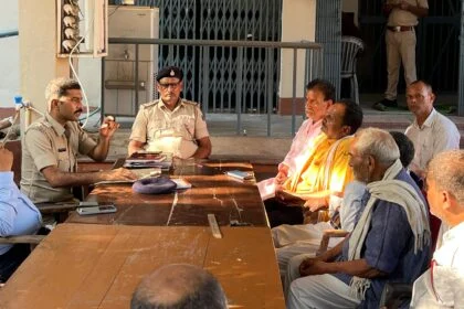 भगवानपुर थाना परिसर में दुर्गा पूजा को लेकर शांति समिति की बैठक आयोजित 26