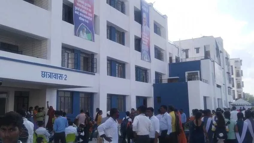 खगड़िया के पनसलवा हाई स्कूल में 519 करोड़ 66 लाख रुपये के 256 विकास योजनाओं का किया उद्घाटन 2