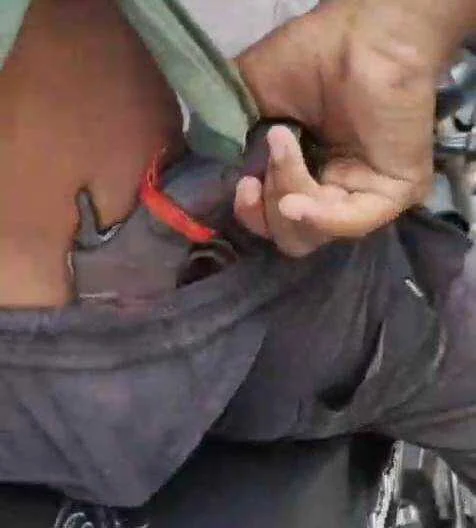 कैमूर में अवैध कट्टा लहराते युवक का वीडियो हुआ वायरल,पीड़ित परिवार ने थाने पर दिया आवेदन, घटना के 3 घंटे के अंदर ही पुलिस ने आरोपी को किया गिरफ्तार 2