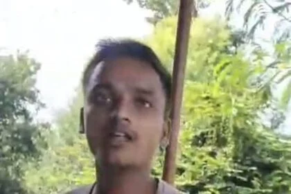 कैमूर में अवैध कट्टा लहराते युवक का वीडियो हुआ वायरल,पीड़ित परिवार ने थाने पर दिया आवेदन, घटना के 3 घंटे के अंदर ही पुलिस ने आरोपी को किया गिरफ्तार 14