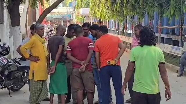 बेगूसराय में रफ्तार का कहर,पिकअप ने बाइक सवार मजदुर को कुचला, मजदुर की घटना स्थल पर हुई मौत, परिजनों में मचा कोहराम 2