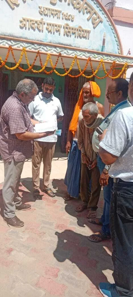 एसपीओ यूनिसेफ पटना डा निर्भय नाथ मिश्रा ने किया सिमरिया गांव में स्वास्थ्य विभाग के कार्यों का निरीक्षण 4