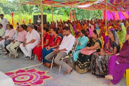 प्रधानमंत्री के द्वारा जीविका समूह के महिलाओं को रोजगार के लिए खाते में दिया गया वर्चुअल के माध्यम 10 हजार, महिलाओं में खुशी 18