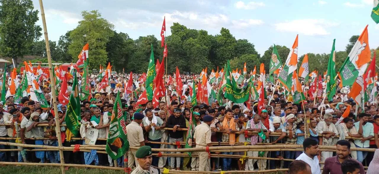 बिहार में महागठबंधन की सरकार बनते ही जिन युवाओं के पास सार्टिफिकेट होगा उन्हें नौकरी देने का काम करेंगे – तेजस्वी 4