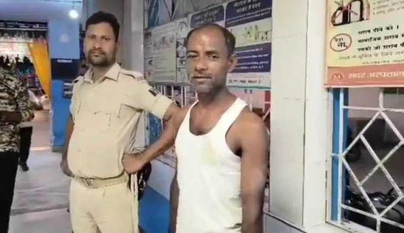 बेगूसराय में दुष्कर्म के आरोपी ने पुलिस कस्टडी मे भागने का किया प्रयास, लोगो ने खदेर कर पकड़ा किया जमकर पिटाई 3