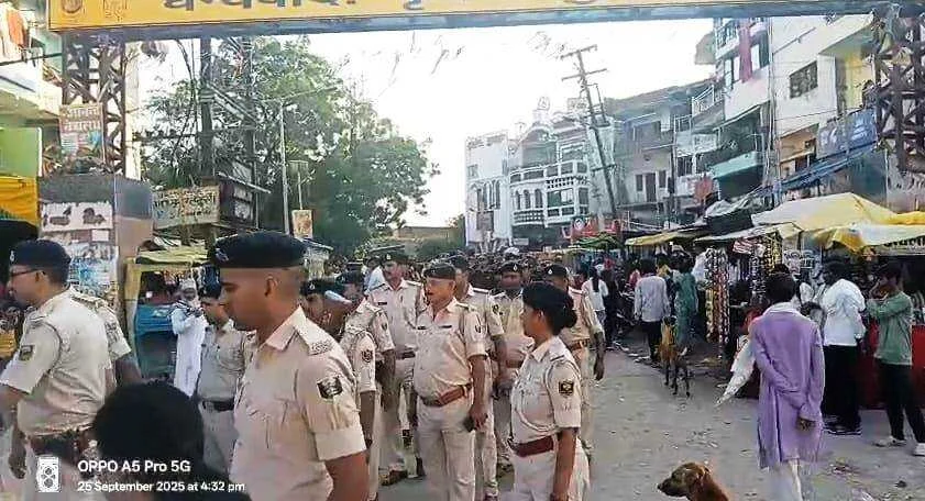 कैमूर: दुर्गा पूजा पर्व के दौरान शांति व्यवस्था बनाये रखने को लेकर निकाला गया फ्लैग मार्च 3