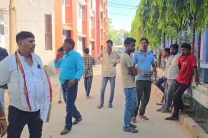 प्रेमी की धोखाधड़ी से आहत शादीशुदा महिला ने फांसी लगाकर अपनी जीवन लीला की समाप्त 27