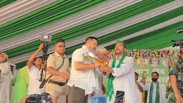 नितीश सरकार 10000 जीविका के माध्यम से देने की बात हो रही है वह वोट खरीदने का एक षड्यंत्र चलाया जा रहा है - तेजस्वी यादव 3