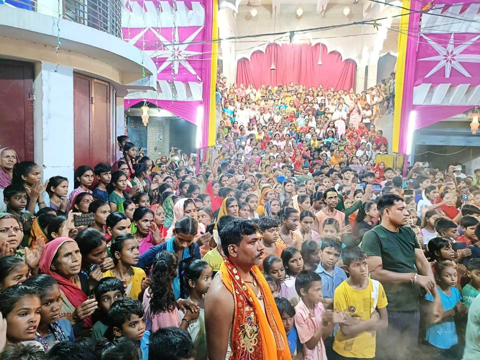 वैष्णवी दुर्गा मंदिर में आयोजित कथा के पांचवें दिन उमड़ी श्रद्धालुओं की भीड़ 3