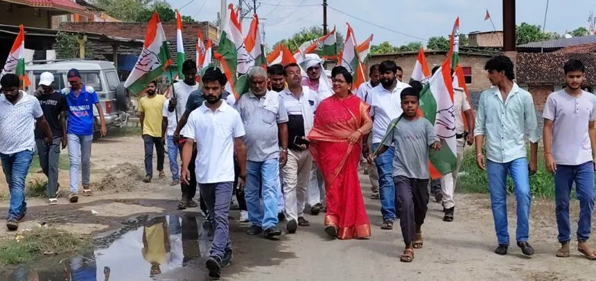 कांग्रेस के पूर्व विधायक अमिता भुषण ने किया जगदर पंचायत में पदयात्रा,घर घर मांगा आशिर्वाद 1