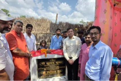 नगर विधायक कुंदन कुमार ने डीएम की मौजूदगी में किया मखवा-गोपालपुर पुल का शिलान्यास 24