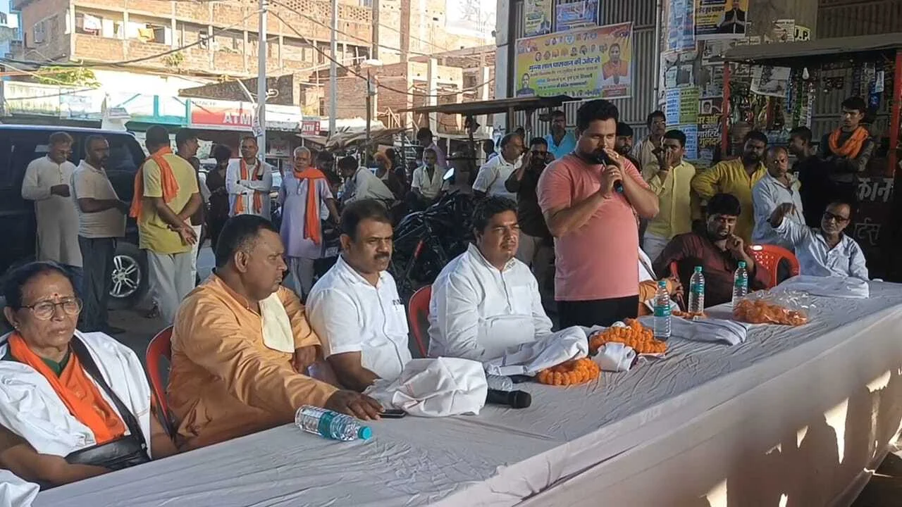 नालंदा: राजगीर विधायक कौशल किशोर ने मुख्यमंत्री ग्रामीण सेतु योजना के तहत 7 करोड़ 73 लाख की लागत से सकरी नदी पर बनने वाले पुल का किया शिलान्यास 2