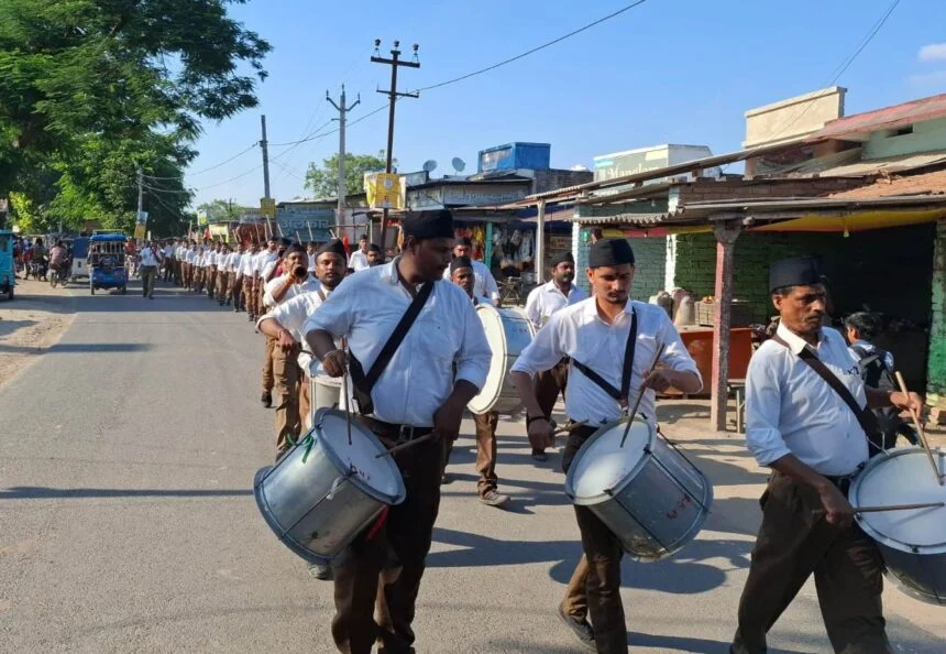 राष्ट्रीय स्वयंसेवक संघ ने शताब्दी वर्ष के अवसर पर निकाला पथ संचरण 1