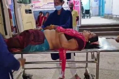 जीविका दीदी ने रोजगार योजना में नाम जोड़ने के नाम पर एक महिला से ली 5 हज़ार रुपए की घूस, नाम नहीं जुड़ने पर महिला ने पैसा वापस मांगा तो किया बेरहमी से पीटाई 25