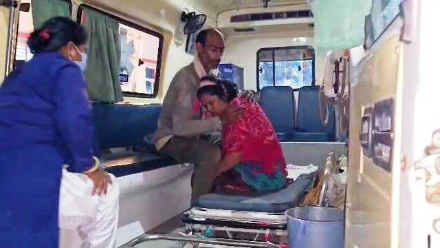 जीविका दीदी ने रोजगार योजना में नाम जोड़ने के नाम पर एक महिला से ली 5 हज़ार रुपए की घूस, नाम नहीं जुड़ने पर महिला ने पैसा वापस मांगा तो किया बेरहमी से पीटाई 2