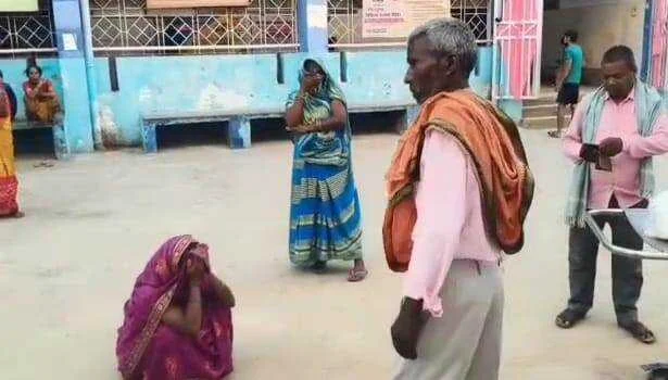 बेगूसराय में तेज रफ्तार मोटरसाइकिल सवार युवक ने एक बुजुर्ग व्यक्ति को कुचला, बुजुर्ग व्यक्ति की घटनास्थल पर ही दर्दनाक मौत 1