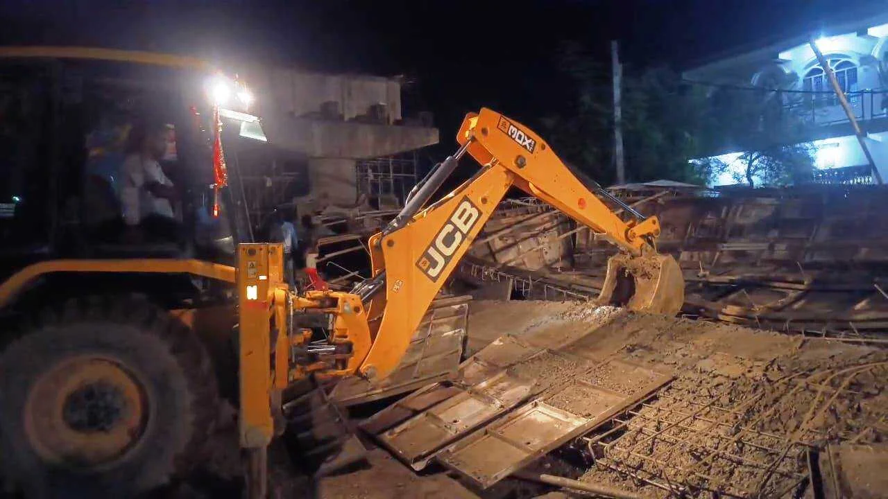 नालंदा: पुल निर्माण निगम के सचिव शीर्षत कपिल अशोक पहुंचे हरनौत के गोनावाँ रोड, घटनास्थल का किया निरीक्षण 3