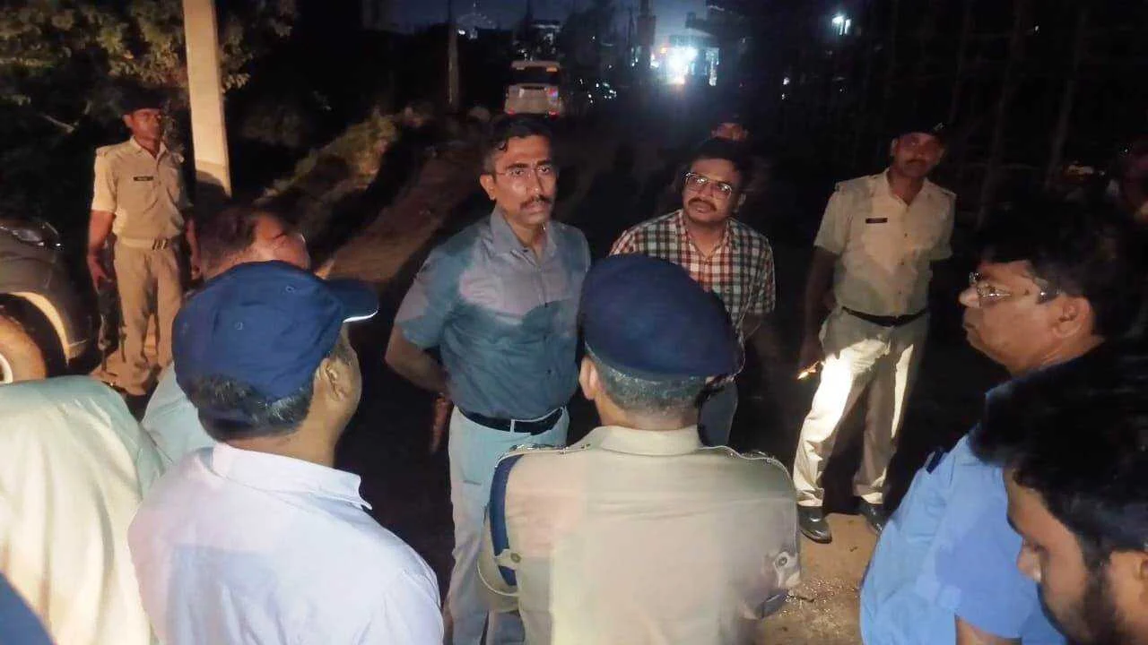 नालंदा: पुल निर्माण निगम के सचिव शीर्षत कपिल अशोक पहुंचे हरनौत के गोनावाँ रोड, घटनास्थल का किया निरीक्षण 2