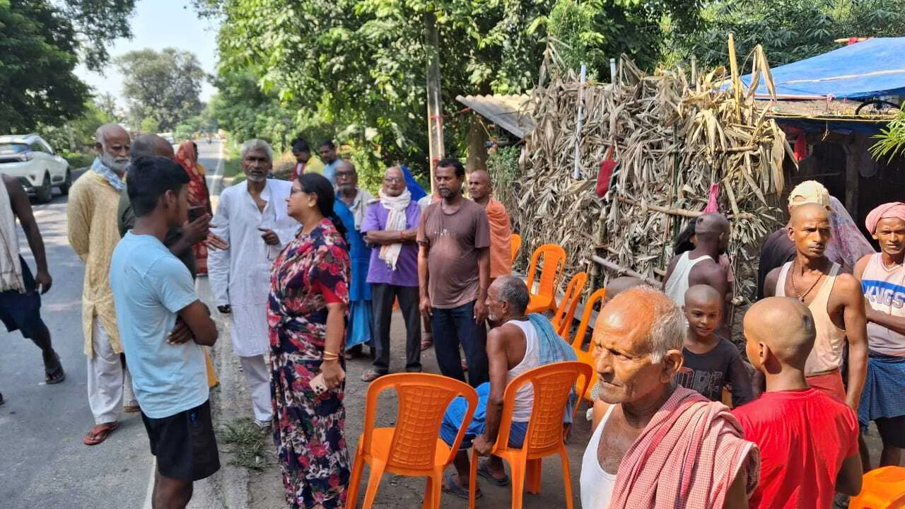 बेगूसराय-कांग्रेस के पूर्व विधायक अमिता भूषण ने वीरपुर में की पद यात्रा, मिली जन्मत का अपार समर्थन 3