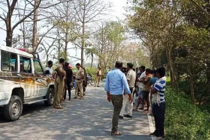 दुर्गा पूजा में विधि-व्यवस्था बनाए रखने के लिए पुलिस ने किया फ्लैग मार्च 4