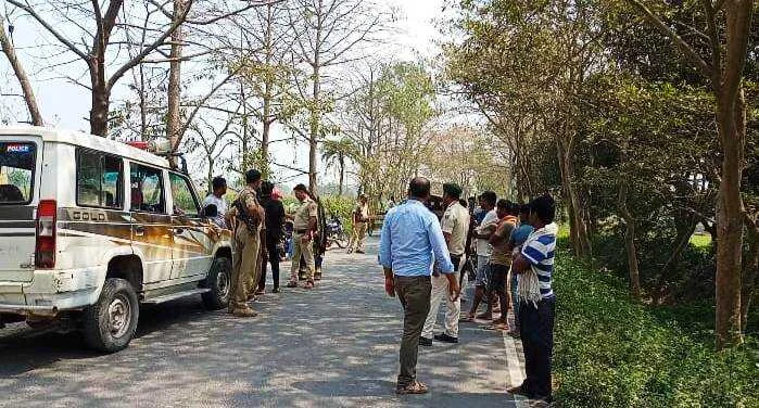 दुर्गा पूजा में विधि-व्यवस्था बनाए रखने के लिए पुलिस ने किया फ्लैग मार्च 1