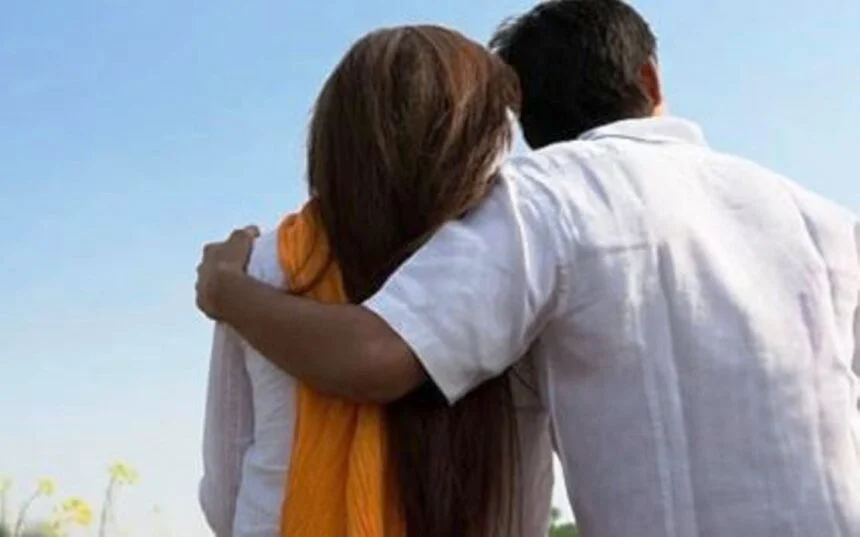 2 बच्चों की मां को 17 साल के लड़के से हुआ प्यार, दोनों हुए फरार 1