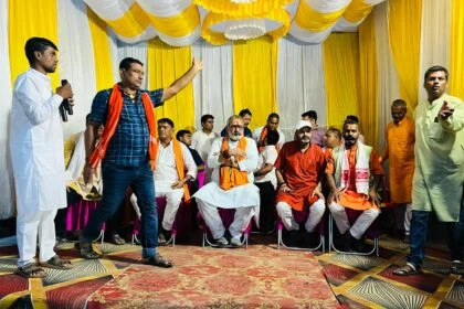 केंद्रीय मंत्री व बिहार सरकार के खेल मंत्री ने संयुक्त रूप से महेशपुर गेहुंनी पुल का किया शिलान्यास  16