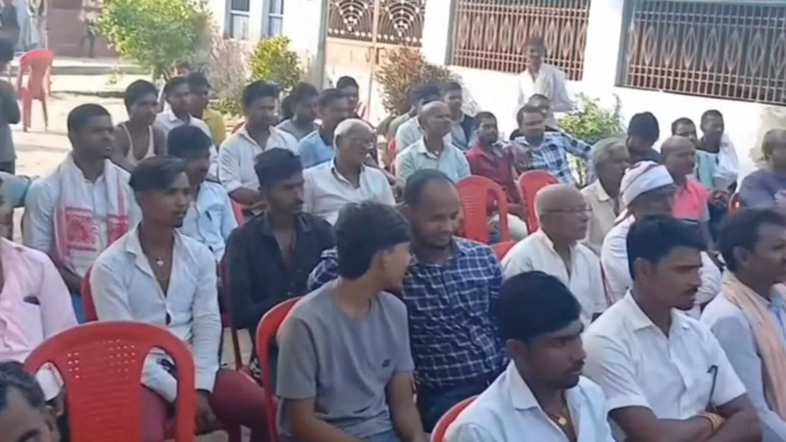 समस्तीपुर:विधानसभा चुनाव के दौरान एनडीए प्रत्याशी आचार संहिता की उड़ा रहे हैं छज्जियां,सत्ताधारी प्रत्याशी के पक्ष में पदाधिकारी साधे हैं चुप्पी 3